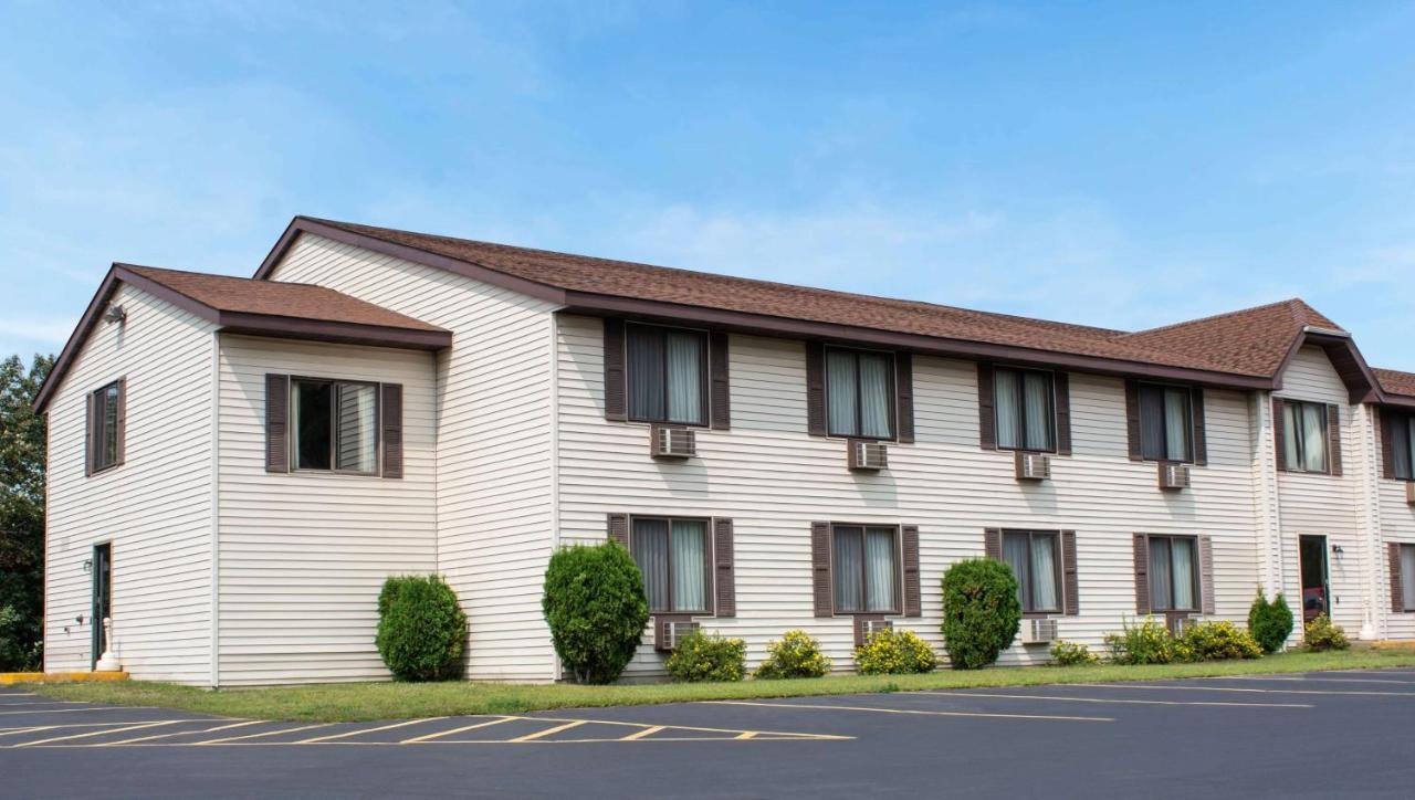 Magnuson Hotel Country Inn Ishpeming Exterior photo