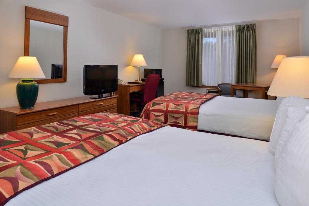 Magnuson Hotel Country Inn Ishpeming Room photo